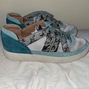 Stylish Women's Sneakers in Teal and Gray